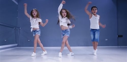Самая Лучшая Песня Поздравление Дети Танцуют